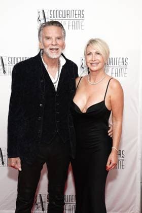 Kenny Loggins, Lisa Hawkins at arrivals for 2026 Songwriters Hall of Fame, New York Marriott Marquis Hotel, New York, NY, June 11, 2026. Photo By: Kristin Callahan Everett Collection 2026 Songwriters Hall of Fame PUBLICATIONXNOTxINxCANxCHNxFRAxITAxJPNxNORxPOLxRUSxESPxUKxUSA