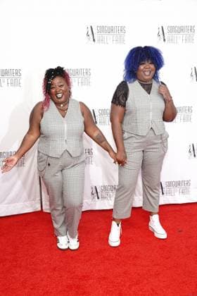 Monique Ross, Chauntee Ross, SistaStrings at arrivals for 2026 Songwriters Hall of Fame, New York Marriott Marquis Hotel, New York, NY, June 11, 2026. Photo By: Kristin Callahan Everett Collection 2026 Songwriters Hall of Fame PUBLICATIONXNOTxINxCANxCHNxFRAxITAxJPNxNORxPOLxRUSxESPxUKxUSA