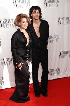 Raye, Mike Sabath at arrivals for 2026 Songwriters Hall of Fame, New York Marriott Marquis Hotel, New York, NY, June 11, 2026. Photo By: Kristin Callahan Everett Collection 2026 Songwriters Hall of Fame PUBLICATIONXNOTxINxCANxCHNxFRAxITAxJPNxNORxPOLxRUSxESPxUKxUSA