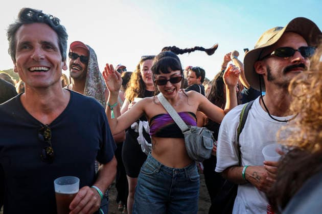 Primavera Sound Porto festival day 1 in Porto - 11 Jun 2026 Festival goers watch the concerts on the first day of the Primavera Sound Porto festival. Porto Portugal Copyright: xRitaxFrancax xSOPAxImagesx RF_PRIMAVERASOUND_DAY1__8