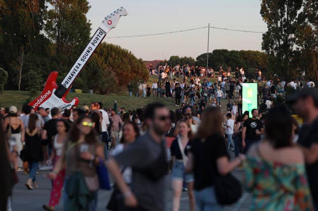 Primavera Sound Porto festival day 1 in Porto - 11 Jun 2026 Festival goers watch the concerts on the first day of the Primavera Sound Porto festival. Porto Portugal Copyright: xRitaxFrancax xSOPAxImagesx RF_PRIMAVERASOUND_DAY1__30