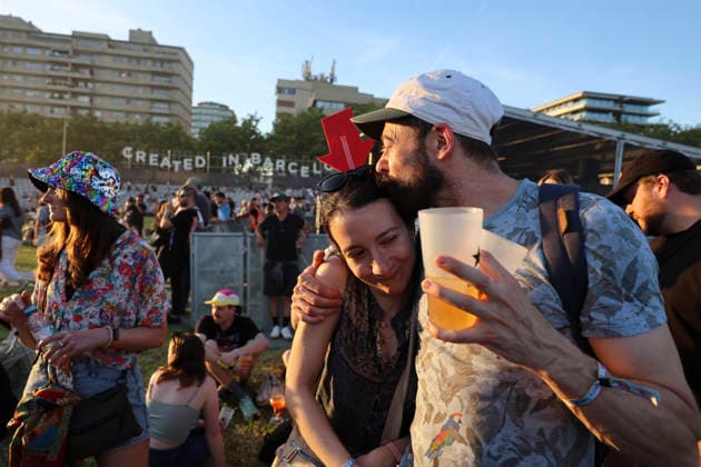 June 11, 2026, Porto, Portugal: Friends hug each other while watching the concerts on the first day of the Primavera Sound Porto festival. Porto Portugal  - ZUMAs197 20260611_aaa_s197_125 Copyright: xRitaxFrancax