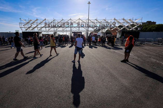 June 11, 2026, Porto, Portugal: Festival goers seen on the first day of the Primavera Sound Porto festival. Porto Portugal  - ZUMAs197 20260611_aaa_s197_141 Copyright: xRitaxFrancax