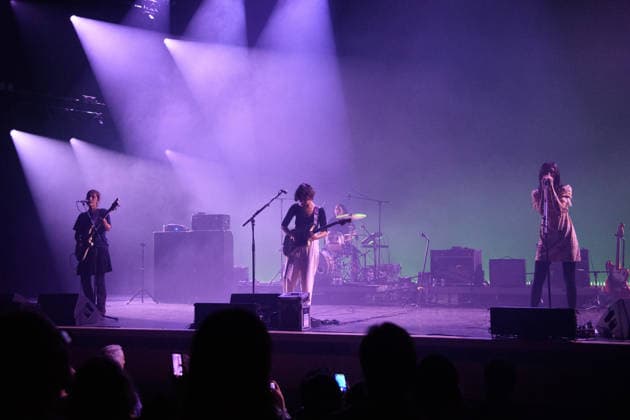Warpaint Perform at Meltdown Festival 2026, Royal Festival Hall, London, UK - 11 June 2026 (L-R) - bassist Jenny Lee Lindberg, lead singer guitarist Emily Kokal and singer guitarist Theresa Wayman of American indie rock band Warpaint performs at The Meltdown Festival at Royal Festival Hall in London, England, UK on Thursday 11 June 2026., Credit:Justin Ng Avalon UK, England, London, Royal Festival Hall  Copyright: xJustinxNgx xAvalonx 1109570361