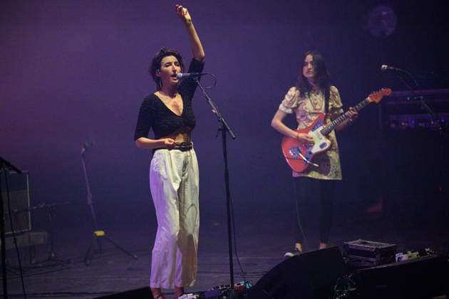 Warpaint Perform at Meltdown Festival 2026, Royal Festival Hall, London, UK - 11 June 2026 lead singer guitarist Emily Kokal and singer guitarist Theresa Wayman of American indie rock band Warpaint performs at The Meltdown Festival at Royal Festival Hall in London, England, UK on Thursday 11 June 2026., Credit:Justin Ng Avalon UK, England, London, Royal Festival Hall  Copyright: xJustinxNgx xAvalonx 1109570412