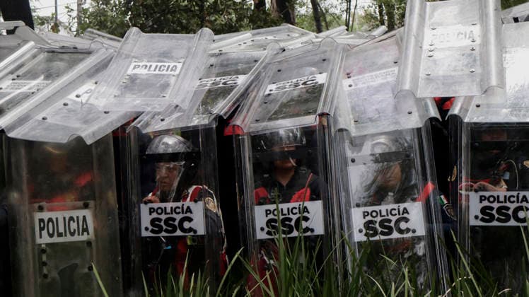 June 11, 2026, Mexico City, Mexico City, mexico: Riot police in a defensive position facing advancing protests. Mexico City mexico - ZUMAt178 20260611_zip_t178_033 Copyright: xNadiaxTecuapetlax