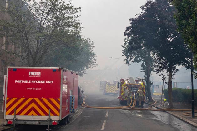 June 12, 2026, London, London, UK: London, UK. Emergency services are at the scene in Brent, north London, after a huge fire broke out in an electronic warehouse. London UK  - ZUMAl94_ 20260612_zaf_l94_004 Copyright: xMarcinxNowakx