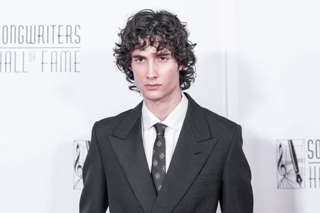 June 12, 2026, Bronx, New York, USA: Sombr attends Songwriters Hall Of Fame Annual Induction And Awards Gala at Marriott Marquis Times Square in New York, NY on June 11, 2026. Bronx USA  - ZUMAr339 20260612_znp_r339_034 Copyright: xLevxRadinx