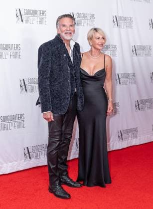 June 12, 2026, Bronx, New York, USA: Kenny Loggins and Lisa Hawkins attend Songwriters Hall Of Fame Annual Induction And Awards Gala at Marriott Marquis Times Square in New York, NY on June 11, 2026. Bronx USA  - ZUMAr339 20260612_znp_r339_056 Copyright: xLevxRadinx