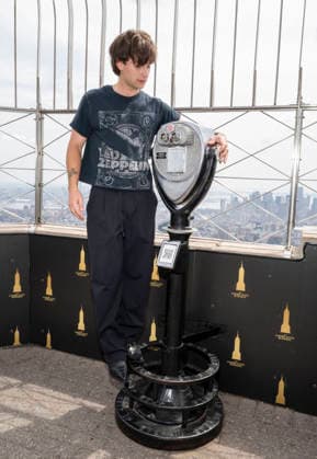 June 11, 2026, New York, Ny, Unoited States: Johnny Orlando Visits the Empire State Building ahead of new album, Songs for Young Lovers . Held at Empire State Building in New York. Zuma Press June 11, 2026. New York Unoited States  - ZUMAp281 20260611_zea_p281_017 Copyright: xPhotoxImagexPressx