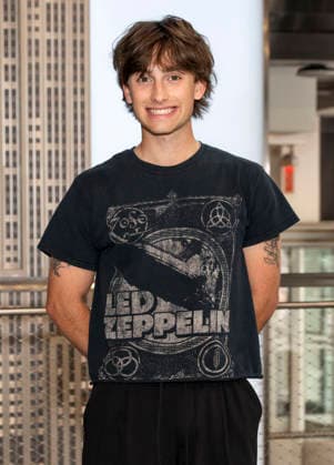 June 11, 2026, New York, Ny, Unoited States: Johnny Orlando Visits the Empire State Building ahead of new album, Songs for Young Lovers . Held at Empire State Building in New York. Zuma Press June 11, 2026. New York Unoited States  - ZUMAp281 20260611_zea_p281_020 Copyright: xPhotoxImagexPressx