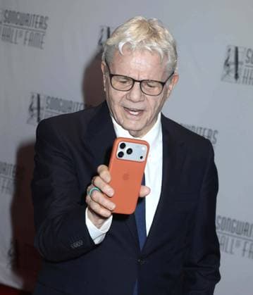 June 11, 2026, New York, New York, USA: Musician songwriter STEVE MILLER takes cellphone photos seen during the 55th Annual Songwriters Hall of Fame red carpet arrivals held at the Marriott Marquis Hotel. New York USA  - ZUMAk03_ 20260611_zaf_k03_121 Copyright: xNancyxKaszermanx