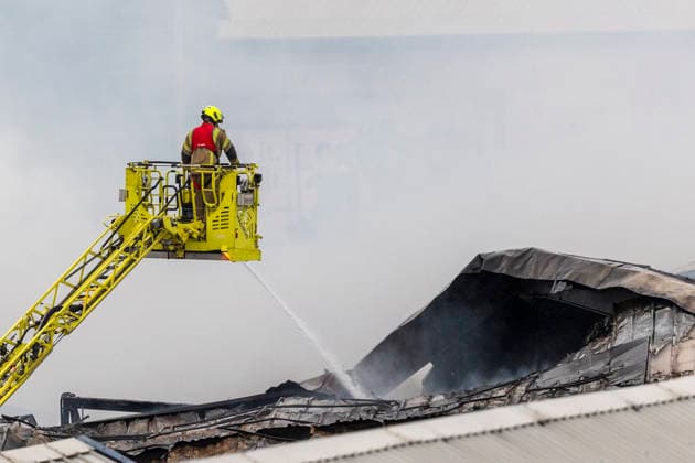 June 12, 2026, London, London, UK: London, UK. Emergency services are at the scene in Brent, north London, after a huge fire broke out in an electronic warehouse. London UK  - ZUMAl94_ 20260612_zaf_l94_010 Copyright: xMarcinxNowakx