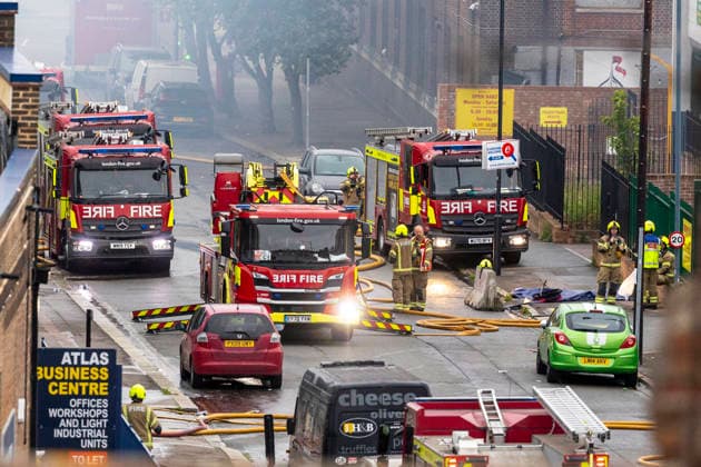 June 12, 2026, London, London, UK: London, UK. Emergency services are at the scene in Brent, north London, after a huge fire broke out in an electronic warehouse. London UK  - ZUMAl94_ 20260612_zaf_l94_012 Copyright: xMarcinxNowakx