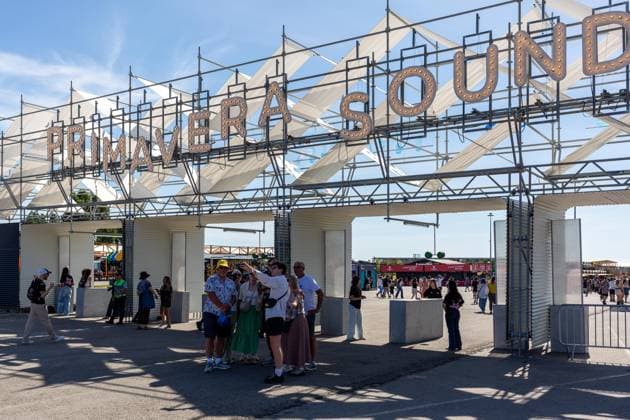 Primavera Sound Porto kicks off at city park - 11 Jun 2026 People walk through the main entrance of Primavera Sound Porto 2026 at Parque da Cidade. Porto Portugal Copyright: xDiogoxBaptistax xSOPAxImagesx DB_PS261DAY_0012