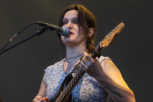 Primavera Sound Porto kicks off at city park - 11 Jun 2026 Singer Adrianne Lenker, performs during the Primavera Sound Porto 2026 at Parque da Cidade Porto Portugal Copyright: xDiogoxBaptistax xSOPAxImagesx DB_PS261DAY_0048