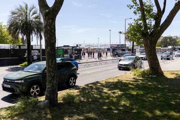 June 11, 2026, Porto, Portugal: Festival?goers walk through the entrance area of Primavera Sound Porto at Parque da Cidade as the event opens for the day. Porto Portugal - ZUMAs197 20260611_aaa_s197_579 Copyright: xDiogoxBaptistax