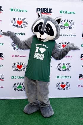Romeo the Raccoon at arrivals for Opening Night of Free Shakespeare in the Park s ROMEO & JULIET, The Delacorte Theater in Central Park, New York, NY, June 11, 2026. Photo By: Ryan Billings Everett Collection Opening Night of Free Shakespeare in the Park s ROMEO & JULIET PUBLICATIONXNOTxINxCANxCHNxFRAxITAxJPNxNORxPOLxRUSxESPxUKxUSA