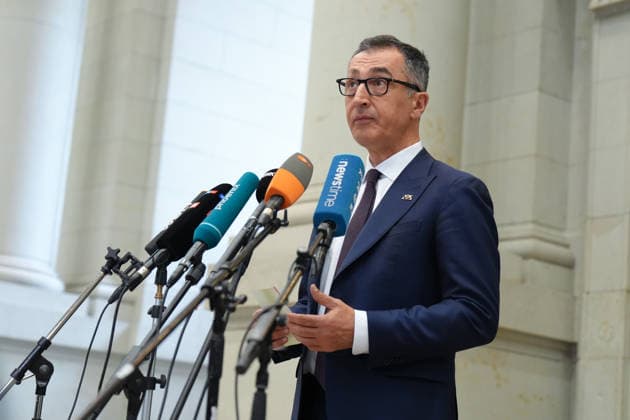 Bundesrat, 1066. Sitzung Cem Oezdemir (Gruene) Ministerpraesident von Baden-Wuerttemberg beim Pressestatement im Rahmen der 1066. Bundesratssitzung,Berlin, 12.06.2026 Berlin Berlin Deutschland *** Bundesrat, 1066 Session Cem Oezdemir Gruene Ministerpraesident von Baden Wuerttemberg at the press statement during the 1066 Bundesrat session,Berlin, 12 06 2026 Berlin Berlin Germany