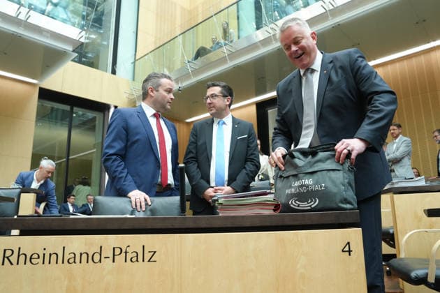 Bundesrat, 1066. Sitzung Gordon Schnieder (CDU) Ministerpraesident von Rheinland-Pfalz erstmalig an seinem Platz im Plenarsaal bei der 1066. Bundesratssitzung, Berlin, 12.06.2026 Berlin Berlin Deutschland *** Bundesrat, 1066 session Gordon Schnieder CDU State Premier of Rhineland-Palatinate for the first time in his seat in the plenary chamber at the 1066 Bundesrat session, Berlin, 12 06 2026 Berlin Berlin Germany