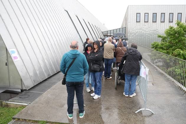 People queue outside ahead of the verdict session of the trial of P. and A. Falzone, at the Court of Appeal of Mons, on Friday 12 June 2026. The trial of the two men concerns the 2022 tragedy in Strepy-Bracquegnies, where a car plowed into a carnival parade around 5:00. Six people died at the scene, and a seventh months later in the hospital. P. Falzone is charged with seven murder and 81 attempted murder. A. Falzone with failure to render aid to a person in danger.  VIRGINIExLEFOUR 177298445