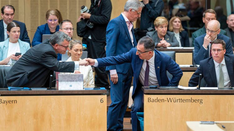 Cem Özdemir - 1066. Sitzung des Bundesrat EUR, Deutschland, Berlin, 12.06.2026: Cem Özdemir (B90 Die Grünen) Ministerpräsident des Landes Baden-Württemberg - 1066. Sitzung des Bundesrat. Neun Gesetzesbeschlüsse aus dem Bundestag und zahlreiche Initiativen aus den eigenen Reihen stehen auf der Tagesordnung. Den Schwerpunkt der Agenda bilden 24 Gesetzentwürfe der Bundesregierung, zu denen sich die Länder positionieren können *** Cem Özdemir 1066 Meeting of the Bundesrat EUR, Germany, Berlin, 12 06 2026 Cem Özdemir B90 The Greens Minister President of the State of Baden Württemberg 1066 Meeting of the Bundesrat Nine legislative resolutions from the Bundestag and numerous initiatives from the Bundesrats own ranks are on the agenda The