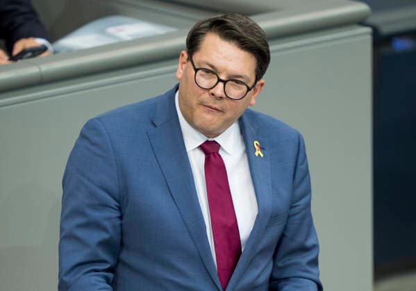 Berlin, Deutschland, 12.06.2026: Abgeordnete während der 84. Sitzung des Deutschen Bundestages im Plenarsaal des Reichstagsgebäudes. Foto: Joachim Ebmeyer (CDU) *** Berlin, Germany, 12 06 2026 Members during the 84th session of the German Bundestag in the plenary chamber of the Reichstag building Photo Joachim Ebmeyer CDU Copyright: HMBxMedia xMarcoxBader