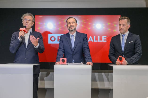 Â photonews.at - Wien, 12.06.2026. Neuwahl des Generaldirektors des ORF. Nach einem nicht öffentlichen Hearing und der darauf folgenden Beratung haben die 35 Stiftungsräte des ORF einen neuen Generaldirektor gewählt. PHOTO: Vorsitzender des ORF-Stiftungsrats Heinz Lederer, Ex-APA-CEO Clemens Pig und Stiftungsrat Gregor Schütze Election of the ORF Director General. Following a closed hearing and subsequent deliberations, the 35 members of the ORF Foundation Council have elected a new Director General. Medienpolitik, Medienstandort, Öffentlich-rechtlicher Rundfunk, Medienmanagement, Medienbranche, Digitalisierung, Transformation, Reformkurs, Unternehmensstrategie, Zukunftsstrategie, Medienzukunft, Führungskräfte, Management, Best 