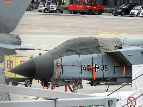 Hamburg, Eindrücke vom Helmut Schmidt Flughafen CNTV TORNADO- Die Tornado Jet Uebung am Helmut Schidt Airport Flughafen Hamburg ist beendet 5 der 6 Kampf Flugzeuge sind abgeflogen- Ein Tornado konnte wegen technischer Probleme nicht starten und soll in den naechsten Tagen repariert werden und anschließend nach Jagel fliegen Hamburg Flughafen 12.06.2026 Uebung Dispersed Operations Hamburg Panther Shield Luftwaffe Hamburg Deutschland *** CNTV TORNADO The Tornado Jet Exercise at Helmut Schidt Airport Hamburg has ended 5 of the 6 combat aircraft have flown off One Tornado could not take off due to technical problems and will be repaired in the next few days and then fly to Jagel Hamburg Airport 12 06 2026 Exercise Dispersed Operations Hamburg Panther Shield Luftwaffe Hamburg Germany