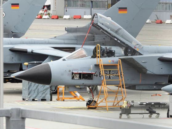 Hamburg, Eindrücke vom Helmut Schmidt Flughafen CNTV TORNADO- Die Tornado Jet Uebung am Helmut Schidt Airport Flughafen Hamburg ist beendet 5 der 6 Kampf Flugzeuge sind abgeflogen- Ein Tornado konnte wegen technischer Probleme nicht starten und soll in den naechsten Tagen repariert werden und anschließend nach Jagel fliegen Hamburg Flughafen 12.06.2026 Uebung Dispersed Operations Hamburg Panther Shield Luftwaffe Hamburg Deutschland *** CNTV TORNADO The Tornado Jet Exercise at Helmut Schidt Airport Hamburg has ended 5 of the 6 combat aircraft have flown off One Tornado could not take off due to technical problems and will be repaired in the next few days and then fly to Jagel Hamburg Airport 12 06 2026 Exercise Dispersed Operations Hamburg Panther Shield Luftwaffe Hamburg Germany