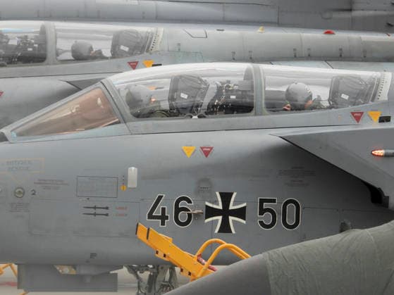 Hamburg, Eindrücke vom Helmut Schmidt Flughafen CNTV TORNADO- Die Tornado Jet Uebung am Helmut Schidt Airport Flughafen Hamburg ist beendet 5 der 6 Kampf Flugzeuge sind abgeflogen- Ein Tornado konnte wegen technischer Probleme nicht starten und soll in den naechsten Tagen repariert werden und anschließend nach Jagel fliegen Hamburg Flughafen 12.06.2026 Uebung Dispersed Operations Hamburg Panther Shield Luftwaffe Hamburg Deutschland *** CNTV TORNADO The Tornado Jet Exercise at Helmut Schidt Airport Hamburg has ended 5 of the 6 combat aircraft have flown off One Tornado could not take off due to technical problems and will be repaired in the next few days and then fly to Jagel Hamburg Airport 12 06 2026 Exercise Dispersed Operations Hamburg Panther Shield Luftwaffe Hamburg Germany