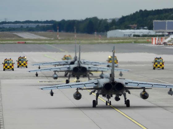 Hamburg, Eindrücke vom Helmut Schmidt Flughafen CNTV TORNADO- Die Tornado Jet Uebung am Helmut Schidt Airport Flughafen Hamburg ist beendet 5 der 6 Kampf Flugzeuge sind abgeflogen- Ein Tornado konnte wegen technischer Probleme nicht starten und soll in den naechsten Tagen repariert werden und anschließend nach Jagel fliegen Hamburg Flughafen 12.06.2026 Uebung Dispersed Operations Hamburg Panther Shield Luftwaffe Hamburg Deutschland *** CNTV TORNADO The Tornado Jet Exercise at Helmut Schidt Airport Hamburg has ended 5 of the 6 combat aircraft have flown off One Tornado could not take off due to technical problems and will be repaired in the next few days and then fly to Jagel Hamburg Airport 12 06 2026 Exercise Dispersed Operations Hamburg Panther Shield Luftwaffe Hamburg Germany