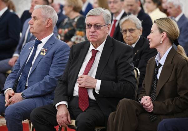 Russia Putin State Awards Presentation 9188334 12.06.2026 MGIMO University Rector Anatoly Torkunov, centre, and actress Yulia Vysotskaya wait before a ceremony to present the State Awards for achievements in science and technology, literature and arts, and humanitarian activity, as well as the Hero of Labour gold medals, at the Kremlin in Moscow, Russia. Sergey Bobylev Sputnik Moscow Russia  Copyright: xSergeyxBobylevx