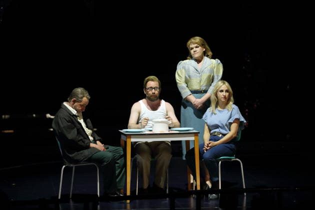 Thorsten Merten, Nico Holonics, Gisa Flake und Maria-Danae Bansen, v.l., während der Fotoprobe für Mokka-Hits und Milchbar-Träume in der Komischen Oper im Schillertheater in Berlin, 11. Juni 2026. Revue von Axel Ranisch und Adam Benzwi. Musikalische Leitung Adam Benzwi. Szenische Einrichtung Axel Ranisch. Bühne Saskia Wunsch. Kostüme Alfred Mayerhofer. Premiere ist am 14. Juni 2026. Komische Oper Berlin Mokka-Hits und Milchbar-Träume *** Thorsten Merten, Nico Holonics, Gisa Flake and Maria Danae Bansen, from left, during the photo rehearsal for Mokka Hits and Milk Bar Dreams at the Komische Oper im Schillertheater in Berlin, June 11, 2026 Revue by Axel Ranisch and Adam Benzwi Musical direction Adam Benzwi Scenic design Axel Ranis
