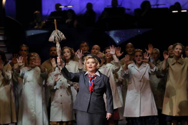 Mirka Wagner und Ensemble während der Fotoprobe für Mokka-Hits und Milchbar-Träume in der Komischen Oper im Schillertheater in Berlin, 11. Juni 2026. Revue von Axel Ranisch und Adam Benzwi. Musikalische Leitung Adam Benzwi. Szenische Einrichtung Axel Ranisch. Bühne Saskia Wunsch. Kostüme Alfred Mayerhofer. Premiere ist am 14. Juni 2026. Komische Oper Berlin Mokka-Hits und Milchbar-Träume *** Mirka Wagner and ensemble during the photo rehearsal for Mokka Hits and Milk Bar Dreams at the Komische Oper im Schillertheater in Berlin, June 11, 2026 Revue by Axel Ranisch and Adam Benzwi Musical direction Adam Benzwi Scenic design Axel Ranisch Stage design Saskia Wunsch Costumes Alfred Mayerhofer Premiere is on June 14, 2026 Komische Oper