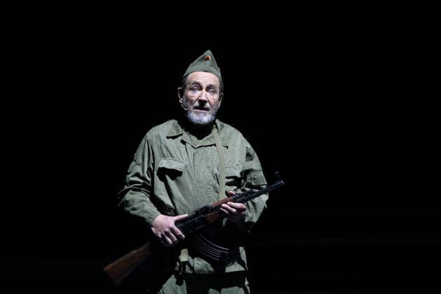 Thorsten Merten während der Fotoprobe für Mokka-Hits und Milchbar-Träume in der Komischen Oper im Schillertheater in Berlin, 11. Juni 2026. Revue von Axel Ranisch und Adam Benzwi. Musikalische Leitung Adam Benzwi. Szenische Einrichtung Axel Ranisch. Bühne Saskia Wunsch. Kostüme Alfred Mayerhofer. Premiere ist am 14. Juni 2026. Komische Oper Berlin Mokka-Hits und Milchbar-Träume *** Thorsten Merten during the photo rehearsal for Mokka Hits and Milk Bar Dreams at the Komische Oper im Schillertheater in Berlin, June 11, 2026 Revue by Axel Ranisch and Adam Benzwi Musical direction Adam Benzwi Scenic design Axel Ranisch Stage design Saskia Wunsch Costumes Alfred Mayerhofer Premiere is on June 14, 2026 Komische Oper Berlin Mokka Hits a