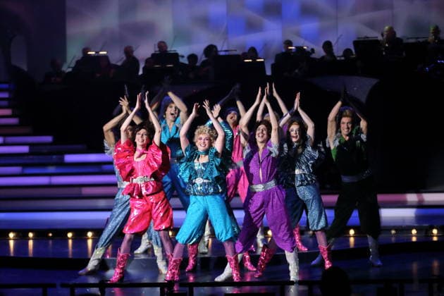Ensemble während der Fotoprobe für Mokka-Hits und Milchbar-Träume in der Komischen Oper im Schillertheater in Berlin, 11. Juni 2026. Revue von Axel Ranisch und Adam Benzwi. Musikalische Leitung Adam Benzwi. Szenische Einrichtung Axel Ranisch. Bühne Saskia Wunsch. Kostüme Alfred Mayerhofer. Premiere ist am 14. Juni 2026. Komische Oper Berlin Mokka-Hits und Milchbar-Träume *** Ensemble during the photo rehearsal for Mokka Hits and Milk Bar Dreams at the Komische Oper im Schillertheater in Berlin, June 11, 2026 Revue by Axel Ranisch and Adam Benzwi Musical direction Adam Benzwi Scenic design Axel Ranisch Stage Saskia Wunsch Costumes Alfred Mayerhofer Premiere is on June 14, 2026 Komische Oper Berlin Mokka Hits and Milk Bar Dreams