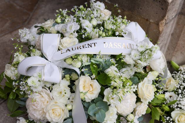 Fleurs et couronnes lors des obèques de Bernadette Chirac devant la Basilique Sainte Clotilde à Paris le 12 juin 2026 Jacovides Liewig Bestimage Flowers and wreaths at Bernadette Chiracs funeral outside the Basilica of Sainte Clotilde in Paris on 12 June 2026 Paris France  Copyright: xJacovidesx xLiewigx xBestimagexJacovidesx xLiewigx xBestimagex