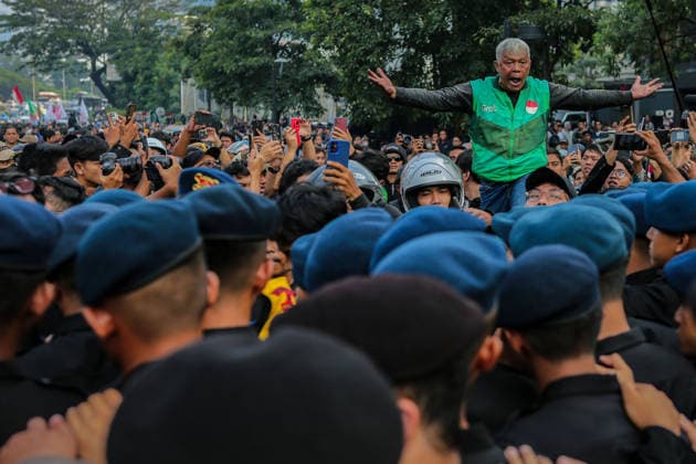 June 12, 2026, Jakarta, Java, Indonesia: People clash with police officers in a protest against government policies, including how to mitigate rupiah depreciation, free meals programme, and 92-octane gasoline rising fuel prices, in Jakarta, Indonesia, June 12, 2026. Jakarta Indonesia - ZUMAp283 20260612_zip_p283_025 Copyright: xClaudioxPramanax