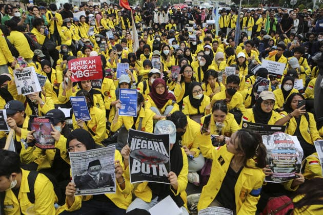 Students Protest Against Government Policies in Jakarta, Indonesia JAKARTA, INDONESIA - JUNE 12: Students participate in a protest at in Jakarta, Indonesia, on June 12, 2026. Protesters criticized several government policies and called for lower prices of basic goods and fuel, an end to alleged wasteful state spending, the termination of the Free Nutritious Meals (MBG) program and Merah Putih Village Cooperative project, and end to military involvement in civilian affairs. Agoes Rudianto Anadolu Jakarta Indonesia. Editorial use only. Please get in touch for any other usage.  Copyright: x2026xAnadoluxAgoesxRudiantox