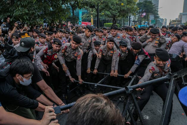 June 12, 2026, Jakarta, Java, Indonesia: People clash with police officers in a protest against government policies, including how to mitigate rupiah depreciation, free meals programme, and 92-octane gasoline rising fuel prices, in Jakarta, Indonesia, June 12, 2026. Jakarta Indonesia  - ZUMAp283 20260612_zip_p283_037 Copyright: xClaudioxPramanax