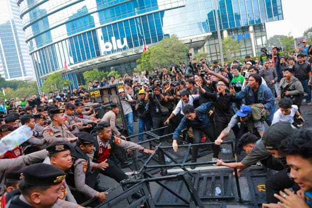 Student Protest Against Various Indonesian Government Policies JAKARTA, INDONESIA JUNE 12, 2026: Students take part in a protest in Jakarta, Indonesia. The demonstrators demand that the government stop wasteful state budget spending, lower the prices of basic necessities and fuel, stop the Free Nutritious Meals Program (MBG) and the development of Red and White Village Cooperatives (KDMP), end militarism in civilian affairs, and acknowledge its mistakes instead of denying responsibility. Photo by Dwi Prasetya JNA Press. (Photo by Dwi Prasetya JNA Press via Nexpher Images) Jakarta Jakarta