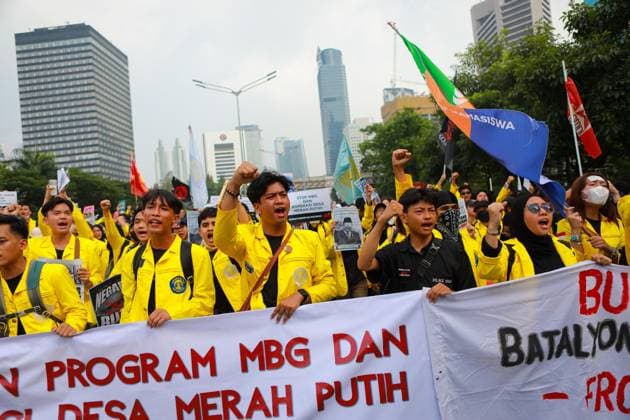 Student Protest Against Various Indonesian Government Policies JAKARTA, INDONESIA JUNE 12, 2026: Students take part in a protest in Jakarta, Indonesia. The demonstrators demand that the government stop wasteful state budget spending, lower the prices of basic necessities and fuel, stop the Free Nutritious Meals Program (MBG) and the development of Red and White Village Cooperatives (KDMP), end militarism in civilian affairs, and acknowledge its mistakes instead of denying responsibility. Photo by Dwi Prasetya JNA Press. (Photo by Dwi Prasetya JNA Press via Nexpher Images) Jakarta Jakarta