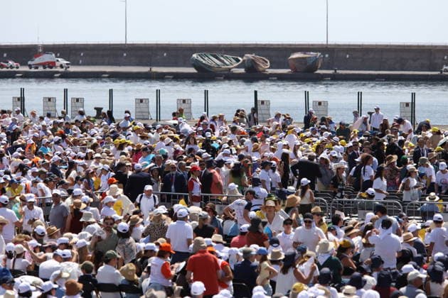 Holy Mass presided over by Pope Leo XIV in the port of Santa Cruz de Tenerife Numerous people gathered for the celebration of the Mass presided over by Pope Leo XIV, on June 12, 2026, in Santa Cruz de Tenerife, Canary Islands, Spain This historic open-air Eucharist, held on the esplanade of the port of the capital of Tenerife, brought together thousands of faithful from all the islands of the western province as part of the last great liturgical gathering of his apostolic journey through the archipelago, held on the esplanade of the port of the capital of Tenerife, brings together thousands of faithful from all the islands of the Western Province as part of the last great liturgical gathering of his apostolic journey through the Canary Isl  Copyright: xAlejandroxJ.xRosa ACFIx 7591617