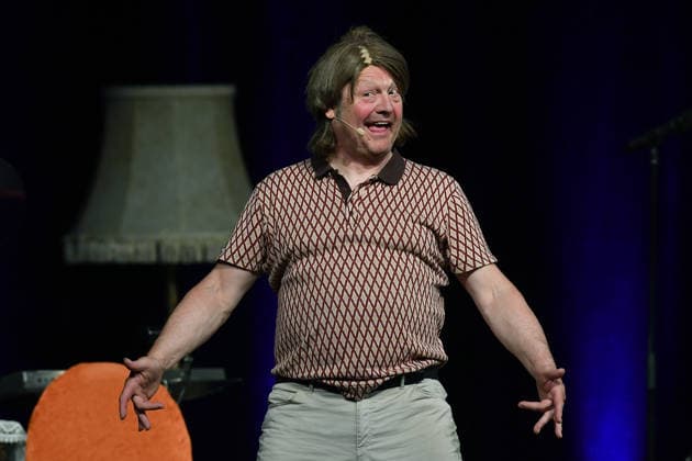 Herbert Knebels Affentheater - Voll Karacho! am 11.06.2026 in der Mathias-Jakobs-Stadthalle in Gladbeck Ozzy Ostermann ( Georg Göbel-Jakobi ) steht am 11.06.2026 in der Mathias-Jakobs-Stadthalle in Gladbeck auf der Bühne *** Herbert Knebels Affentheater Voll Karacho on 11 06 2026 in the Mathias Jakobs Stadthalle in Gladbeck Ozzy Ostermann Georg Göbel Jakobi will be on stage on 11 06 2026 in the Mathias Jakobs Stadthalle in Gladbeck xRx