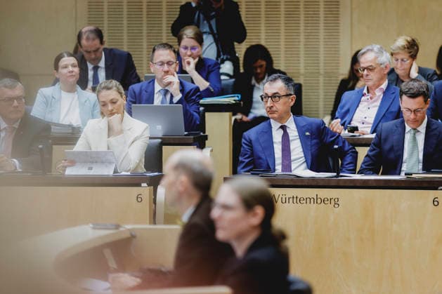 (L-R) Cem Oezdemir, Ministerpraesident von Baden-Wuerttemberg, und Manuel Hagel, Innenminister des Landes Baden-Wuerttemberg, aufgenommen im Rahmen der Sitzung des Bundesrates in Berlin, 12.06.2026. Berlin Deutschland *** L R Cem Oezdemir, Minister President of Baden Wuerttemberg, and Manuel Hagel, Minister of the Interior of Baden Wuerttemberg, pictured during the meeting of the Bundesrat in Berlin, 12 06 2026 Berlin Germany Copyright: xFlorianxGaertnerx