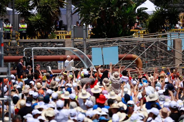 Holy Mass presided over by Pope Leo XIV in the port of Santa Cruz de Tenerife Pope Leo XIV arrives by popemobile to preside over the celebration of the Mass in Santa Cruz de Tenerife, Canary Islands, Spain, on June 12, 2026 This historic open-air Eucharist, held on the esplanade of the port of the capital of Tenerife, brings together thousands of faithful from all the islands of the Western Province as part of the last great liturgical gathering of his apostolic journey through the Canary Islands, brings together thousands of faithful from all the islands of the Western Province as part of the last great liturgical gathering of his apostolic journey through the Canary Islands 12 JUNE 2026 PAPAL VISIT Germán L Maymo Santa Cruz de Tenerife,  Copyright: xGermanxL.xMaymo ACFIx 7591930