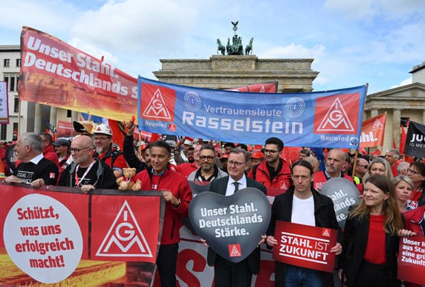 Rally of steel industry employees in Berlin BERLIN, GERMANY - JUNE 12: Steel industry employees take part in a rally in support of the steel sector in Berlin, Germany, on June 12, 2026. The rally, led by IG Metall, marched from the Brandenburg Gate to the Federal Ministry for Economic Affairs, calling for support for the German steel industry and urging not to abandon industry modernization programs. Volodymyr Sindieiev Anadolu Berlin Germany. Editorial use only. Please get in touch for any other usage.  Copyright: x2026xAnadoluxVolodymyrxSindieievx