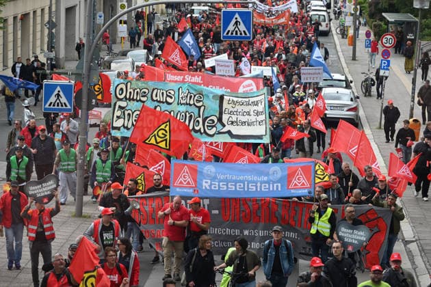 Rally of steel industry employees in Berlin BERLIN, GERMANY - JUNE 12: Steel industry employees take part in a rally in support of the steel sector in Berlin, Germany, on June 12, 2026. The rally, led by IG Metall, marched from the Brandenburg Gate to the Federal Ministry for Economic Affairs, calling for support for the German steel industry and urging not to abandon industry modernization programs. Volodymyr Sindieiev Anadolu Berlin Germany. Editorial use only. Please get in touch for any other usage.  Copyright: x2026xAnadoluxVolodymyrxSindieievx