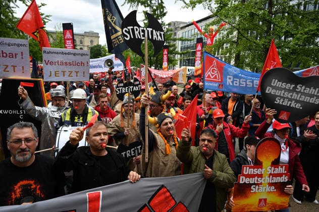 Rally of steel industry employees in Berlin BERLIN, GERMANY - JUNE 12: Steel industry employees take part in a rally in support of the steel sector in Berlin, Germany, on June 12, 2026. The rally, led by IG Metall, marched from the Brandenburg Gate to the Federal Ministry for Economic Affairs, calling for support for the German steel industry and urging not to abandon industry modernization programs. Volodymyr Sindieiev Anadolu Berlin Germany. Editorial use only. Please get in touch for any other usage.  Copyright: x2026xAnadoluxVolodymyrxSindieievx